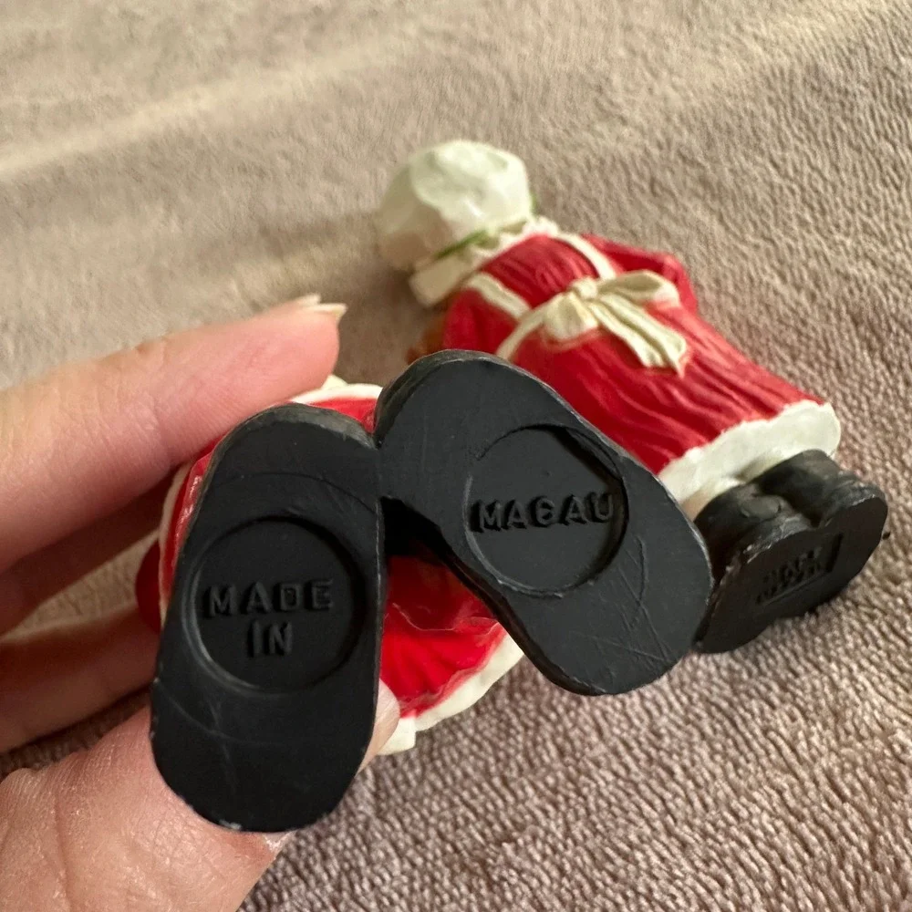 Holiday Memories Collector Ornament‎ Santa and Mrs. Claus with Box Made in Macau